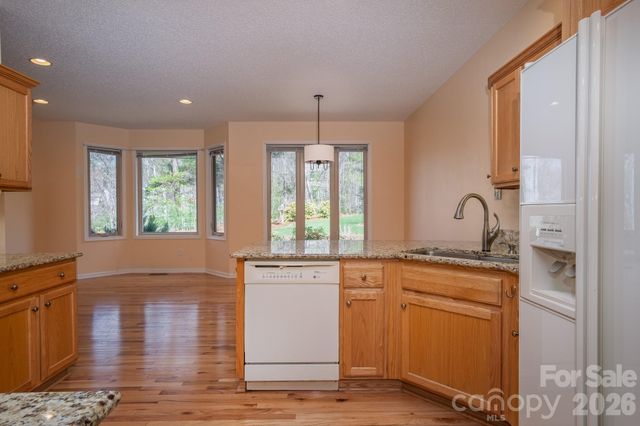 113 Fairway Knoll Drive, Hendersonville, NC 28739