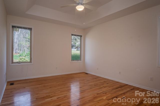 113 Fairway Knoll Drive, Hendersonville, NC 28739