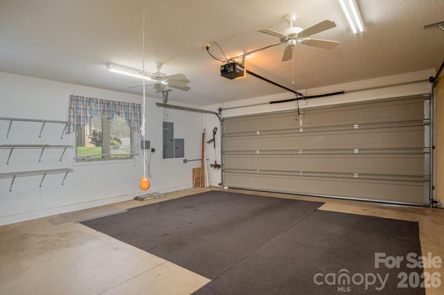 113 Fairway Knoll Drive, Hendersonville, NC 28739