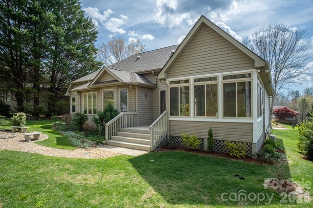 113 Fairway Knoll Drive, Hendersonville, NC 28739