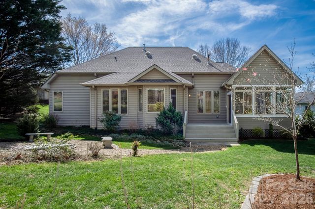 113 Fairway Knoll Drive, Hendersonville, NC 28739