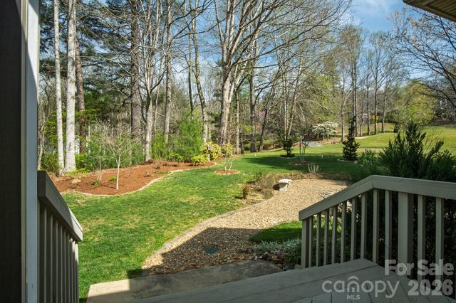 113 Fairway Knoll Drive, Hendersonville, NC 28739