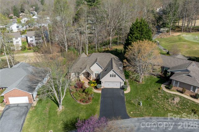113 Fairway Knoll Drive, Hendersonville, NC 28739