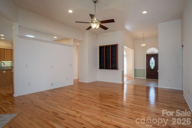 113 Fairway Knoll Drive, Hendersonville, NC 28739