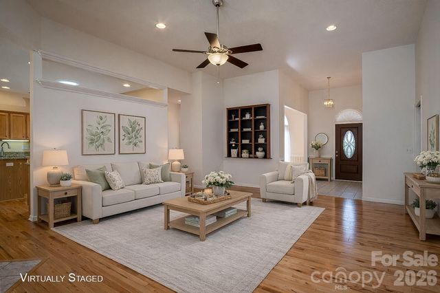 113 Fairway Knoll Drive, Hendersonville, NC 28739