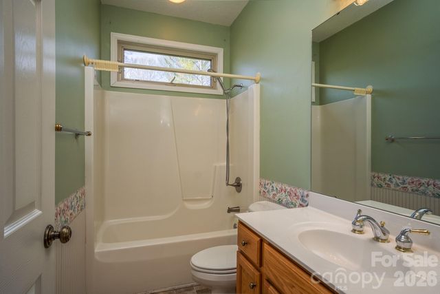 113 Fairway Knoll Drive, Hendersonville, NC 28739