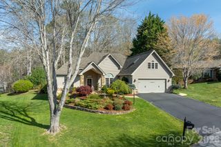113 Fairway Knoll Drive, Hendersonville, NC 28739