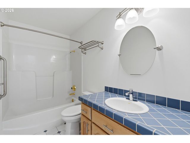 1833 Nw DORAL St, Mc Minnville, OR 97128