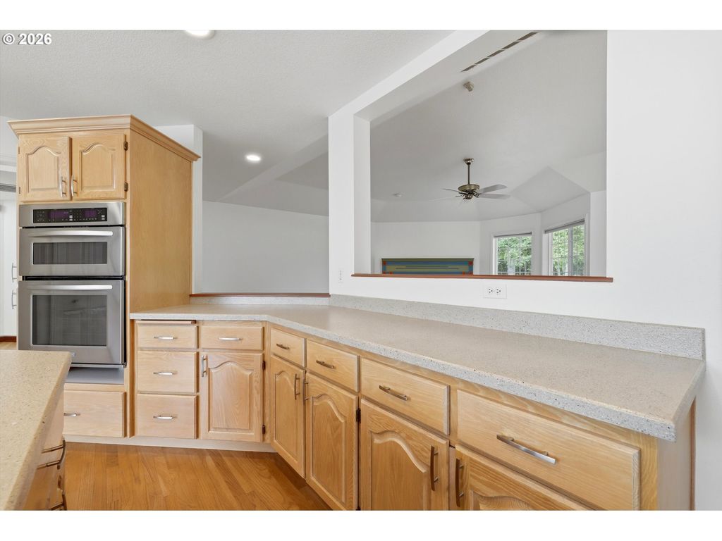 Image 11 of property listing at 1833 Nw DORAL St, Mc Minnville, OR 97128