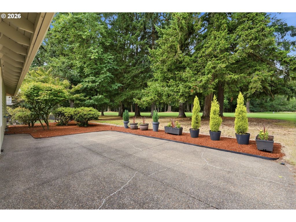 Image 33 of property listing at 1833 Nw DORAL St, Mc Minnville, OR 97128