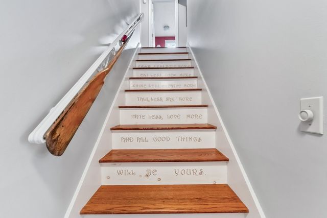 8 Midway Rd, Bourne, MA 02559