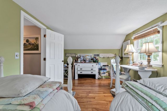 8 Midway Rd, Bourne, MA 02559