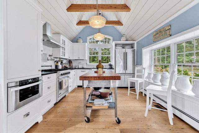 8 Midway Rd, Bourne, MA 02559