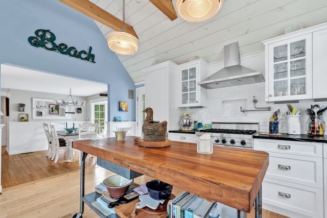 8 Midway Rd, Bourne, MA 02559