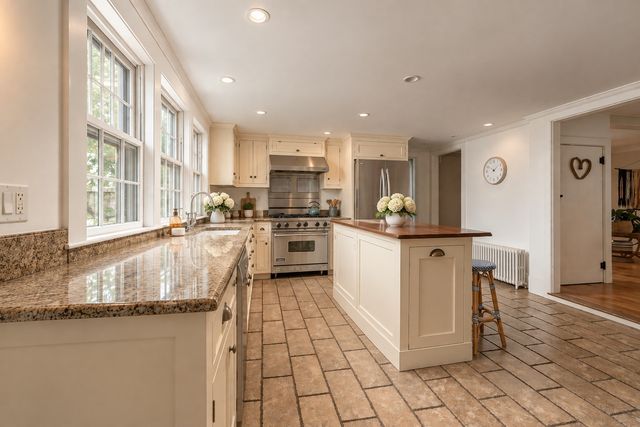 217 North St, Hingham, MA 02043