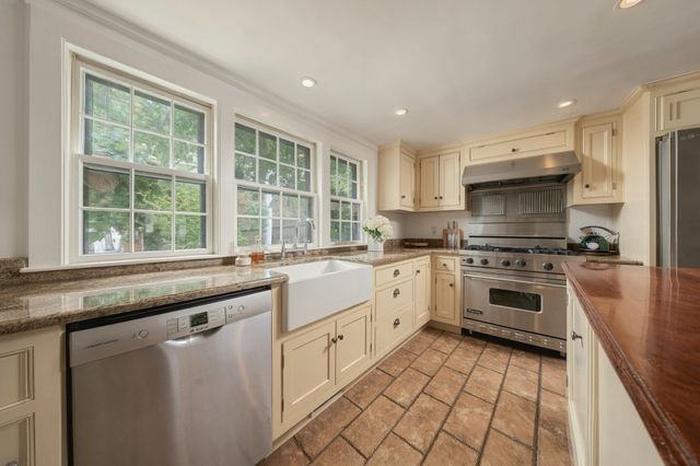 217 North St, Hingham, MA 02043