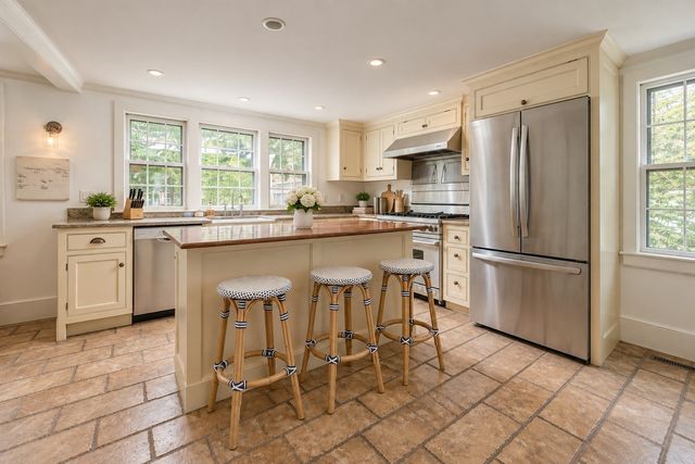 217 North St, Hingham, MA 02043