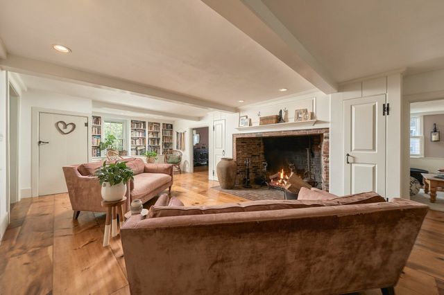 217 North St, Hingham, MA 02043