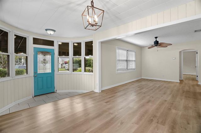 446 37TH AVENUE NE, St Petersburg, FL 33704