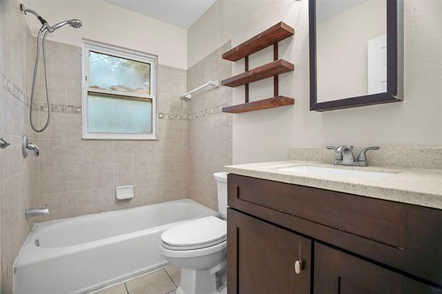 446 37TH AVENUE NE, St Petersburg, FL 33704