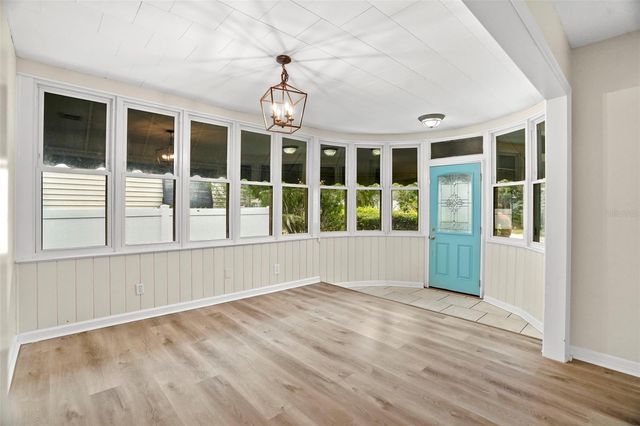 446 37TH AVENUE NE, St Petersburg, FL 33704
