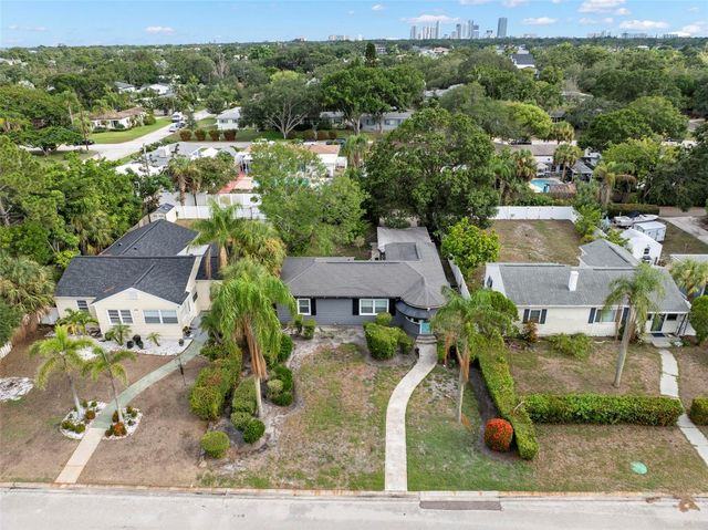 446 37TH AVENUE NE, St Petersburg, FL 33704