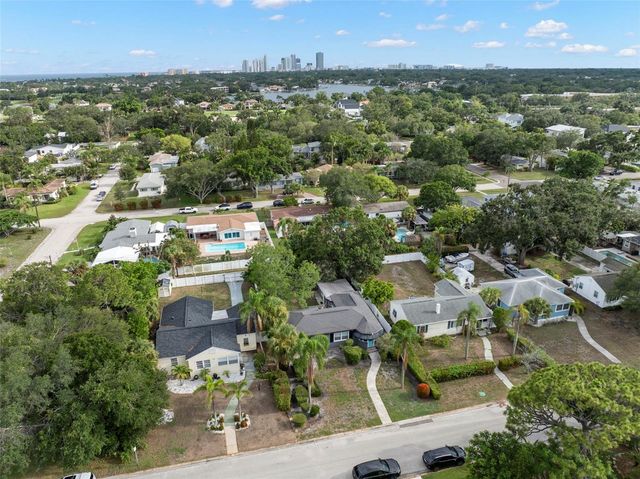 446 37TH AVENUE NE, St Petersburg, FL 33704