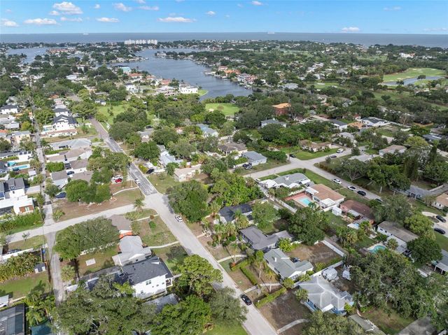 446 37TH AVENUE NE, St Petersburg, FL 33704