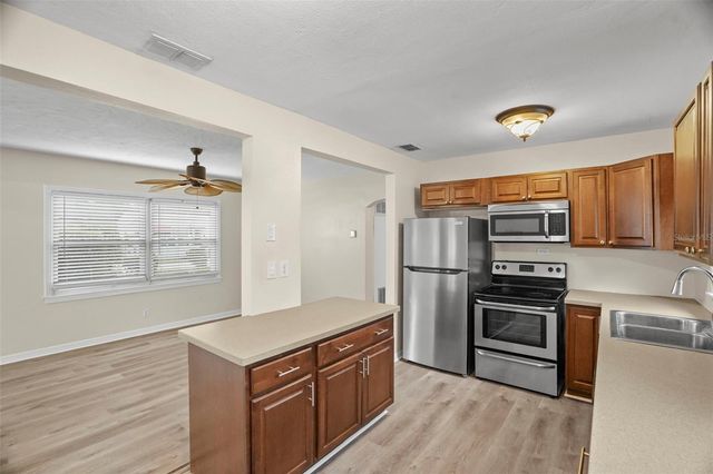 446 37TH AVENUE NE, St Petersburg, FL 33704