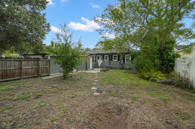 446 37TH AVENUE NE, St Petersburg, FL 33704