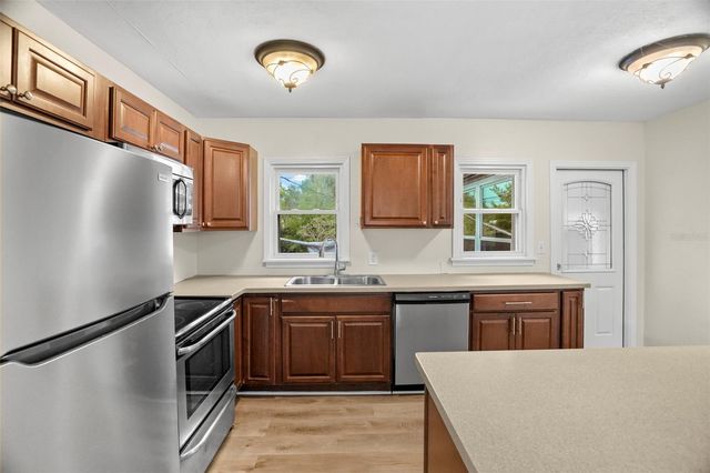 446 37TH AVENUE NE, St Petersburg, FL 33704