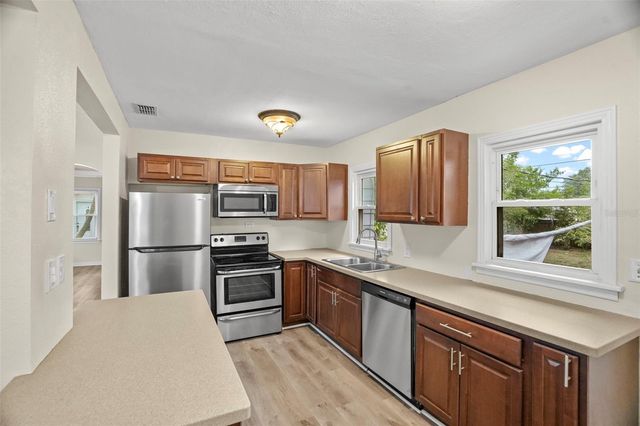 446 37TH AVENUE NE, St Petersburg, FL 33704
