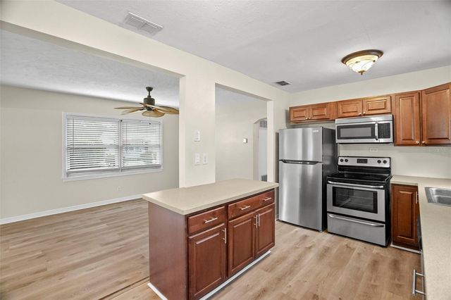 446 37TH AVENUE NE, St Petersburg, FL 33704