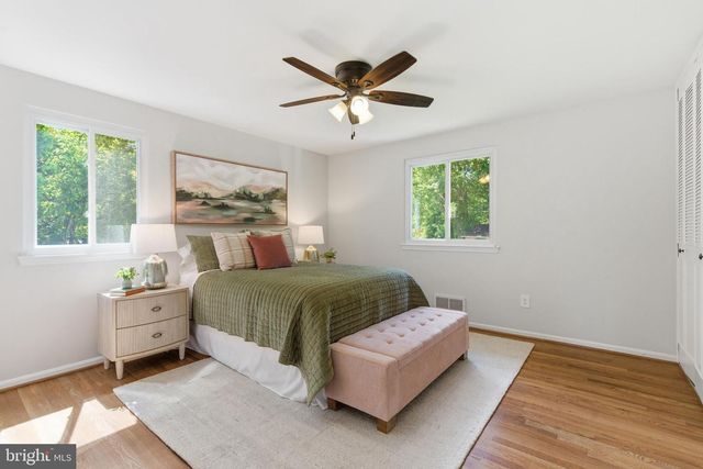 5211 STONINGTON DR, Fairfax, VA 22032