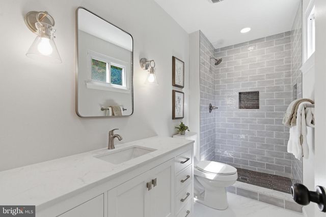5211 STONINGTON DR, Fairfax, VA 22032
