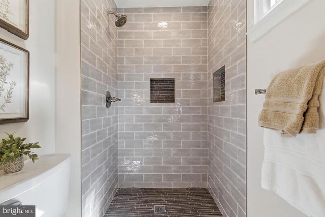 5211 STONINGTON DR, Fairfax, VA 22032