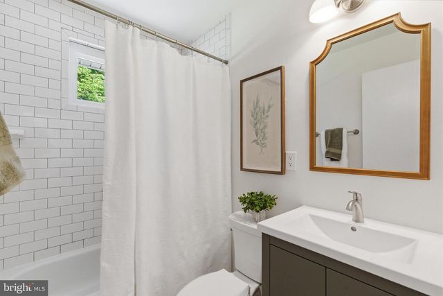 5211 STONINGTON DR, Fairfax, VA 22032