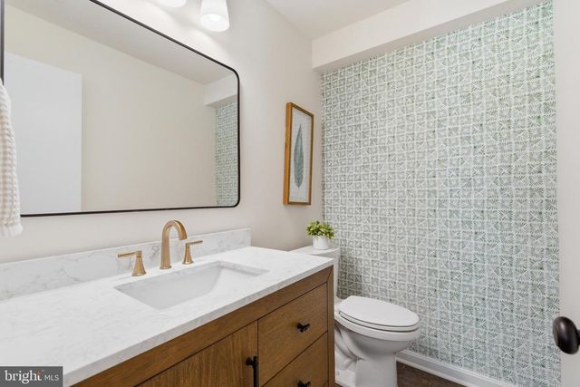 5211 STONINGTON DR, Fairfax, VA 22032