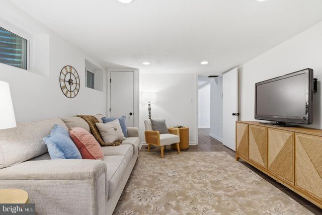 5211 STONINGTON DR, Fairfax, VA 22032