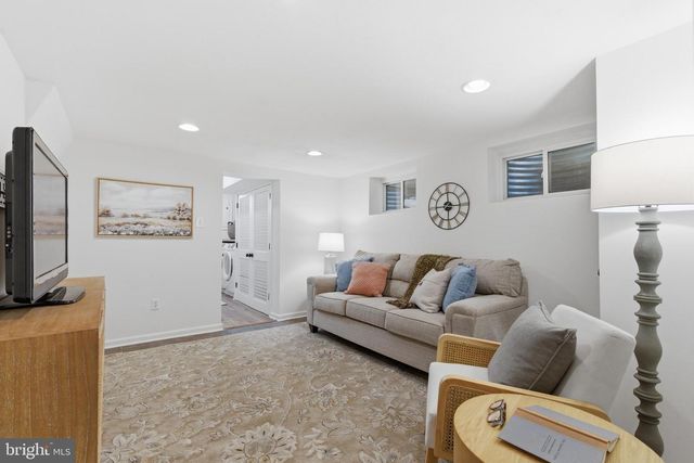 5211 STONINGTON DR, Fairfax, VA 22032