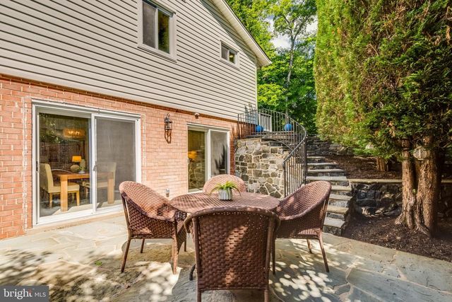 5211 STONINGTON DR, Fairfax, VA 22032