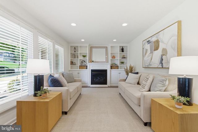 5211 STONINGTON DR, Fairfax, VA 22032