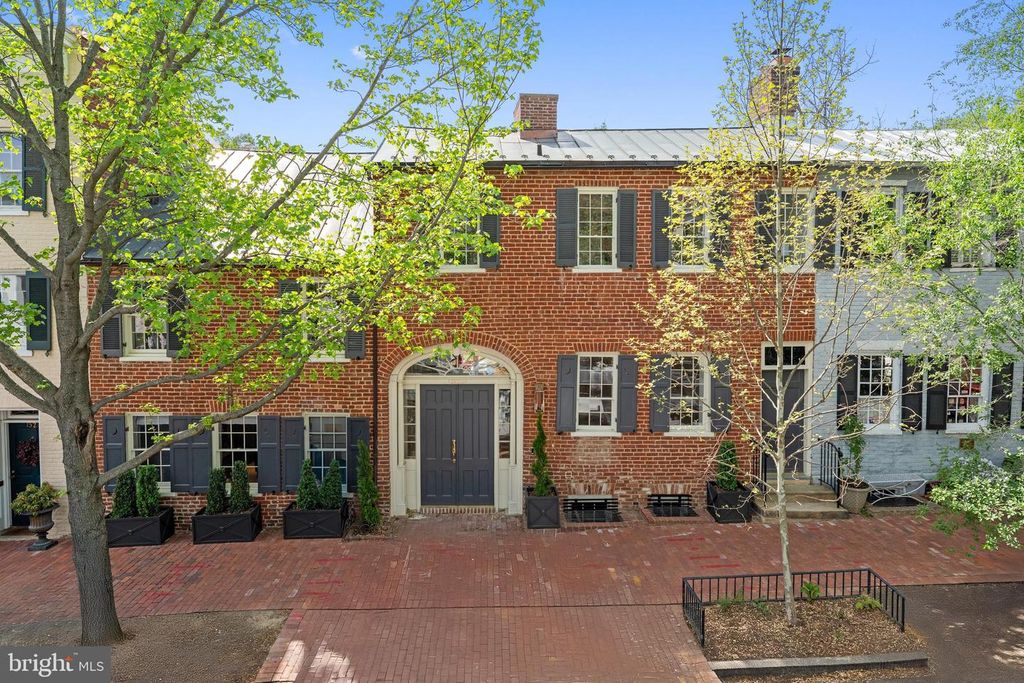1524 33RD STREET, Washington, DC 20007