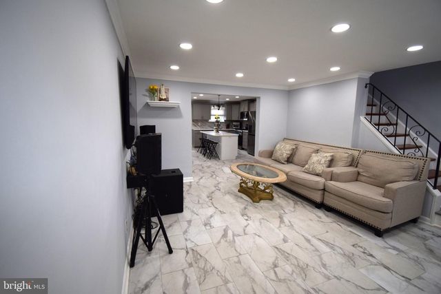 735 WINDSOR CIR, Folcroft, PA 19032