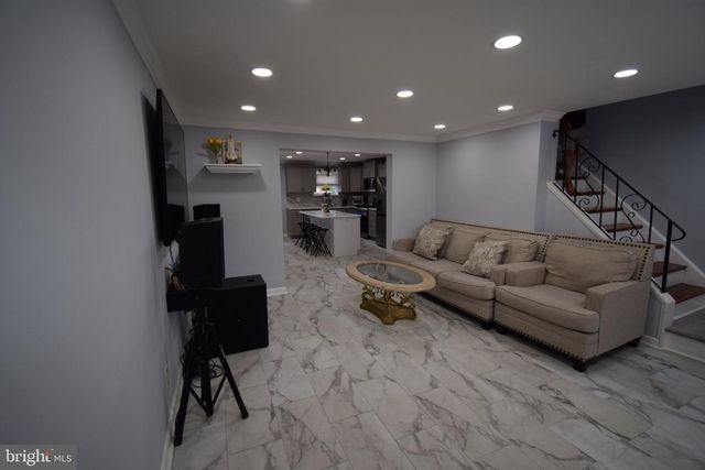 735 WINDSOR CIR, Folcroft, PA 19032