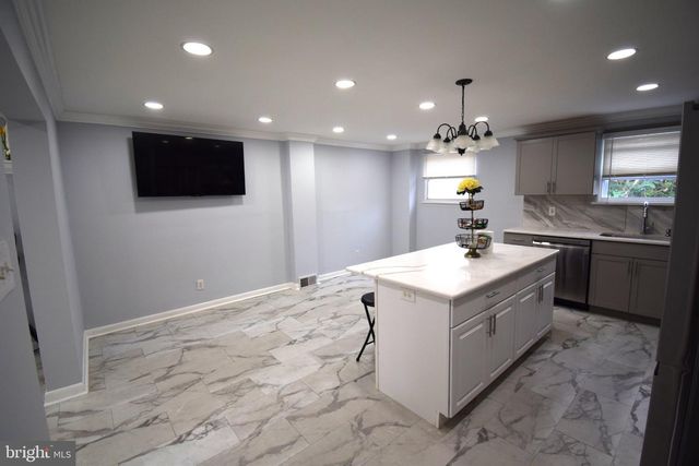 735 WINDSOR CIR, Folcroft, PA 19032