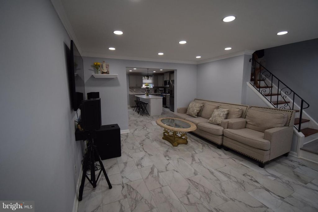 735 WINDSOR CIR, FOLCROFT, PA 19032 — photo 4