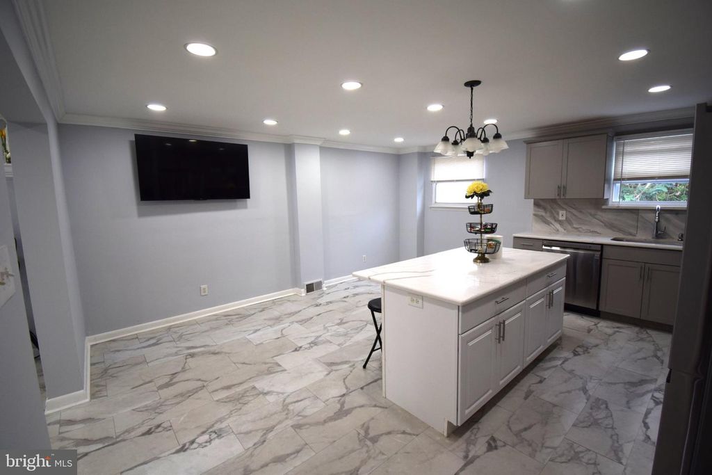 735 WINDSOR CIR, FOLCROFT, PA 19032 — photo 5