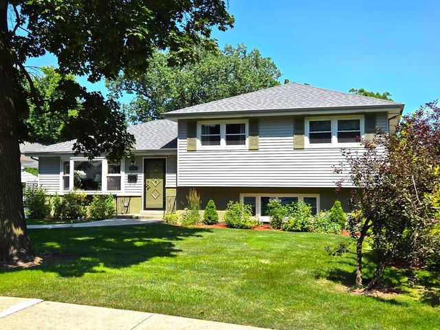 4733 S Pershing Avenue, Downers Grove, IL 60515