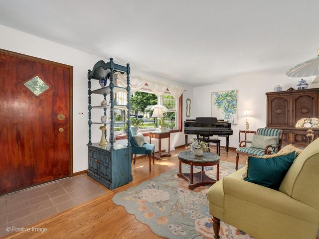 4733 S Pershing Avenue, Downers Grove, IL 60515